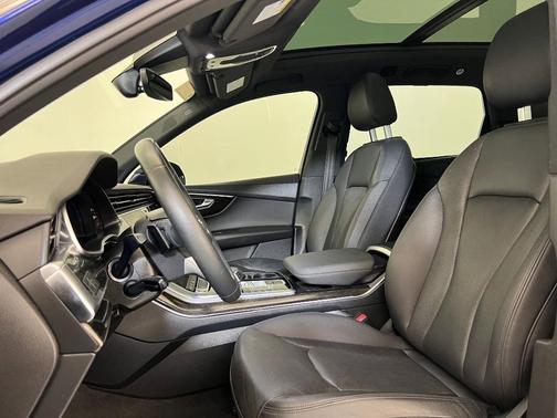 2022 Audi Q7 45 Premium Plus