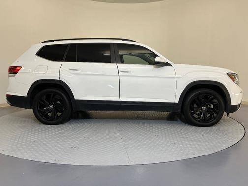 2022 Volkswagen Atlas 3.6L SE w/Technology