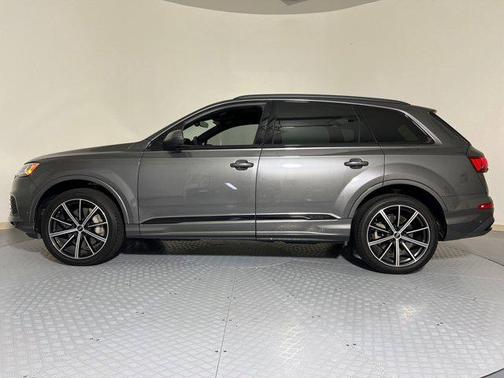 2022 Audi Q7 55 Premium Plus