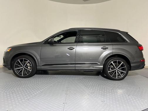 2022 Audi Q7 55 Premium Plus