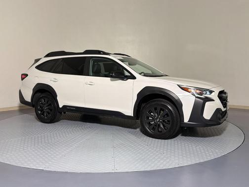 Crystal White Pearl 2023 Subaru Outback Onyx Edition