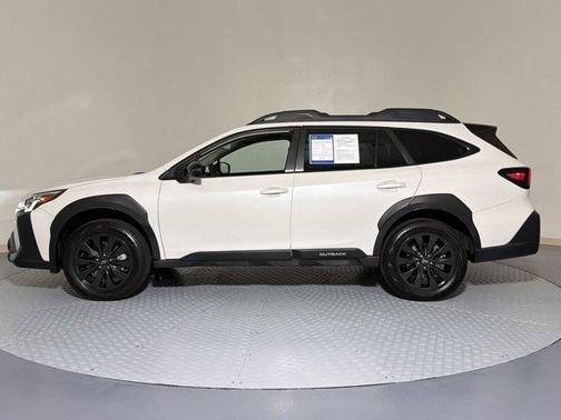 Crystal White Pearl 2023 Subaru Outback Onyx Edition