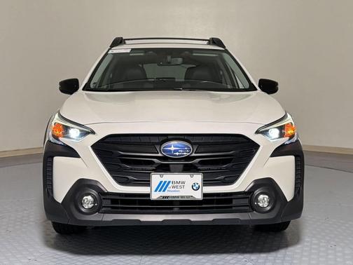 Crystal White Pearl 2023 Subaru Outback Onyx Edition