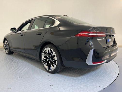 2025 BMW 540 i xDrive