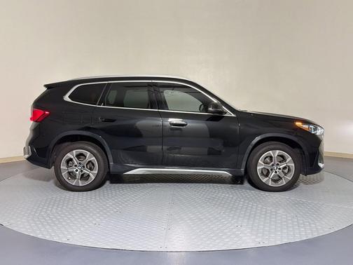 Black Sapphire Metallic 2025 BMW X1 xDrive28i