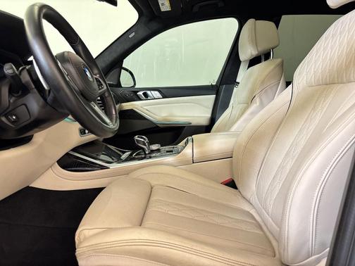 Metallic 2021 BMW X7 M50i