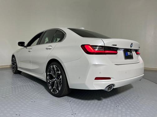 2025 BMW 330 i xDrive