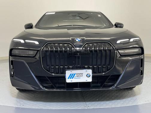 2025 BMW 740 i