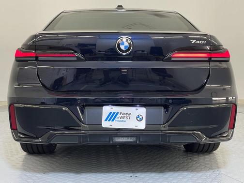 2025 BMW 740 i