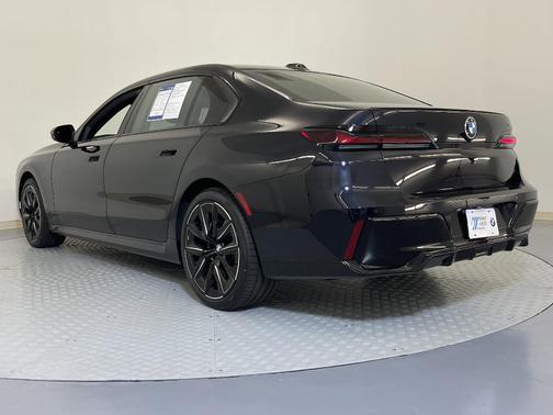 2025 BMW 740 i
