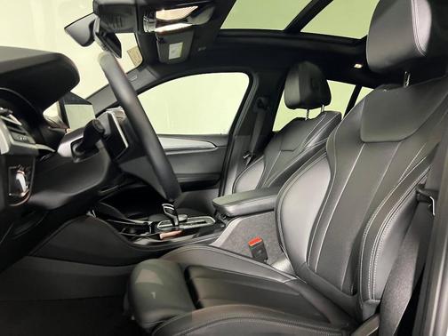 2025 BMW X4 xDrive30i