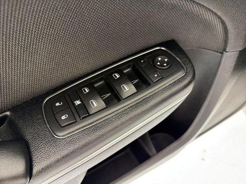 Bright White Clearcoat 2015 Dodge Charger SE