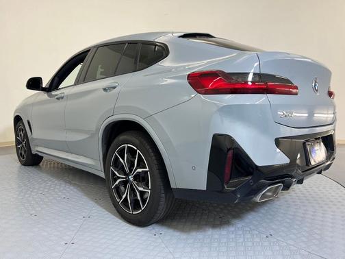 2023 BMW X4 xDrive30i