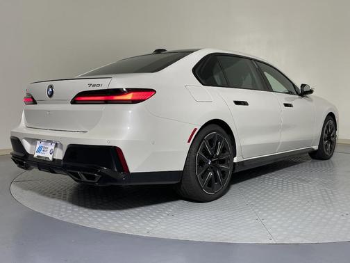 2025 BMW 760 760i xDrive