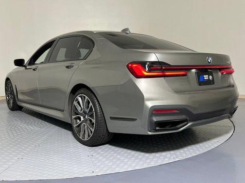 2022 BMW 740 i
