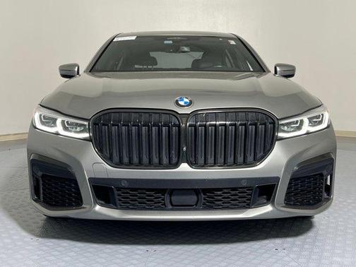 2022 BMW 740 i