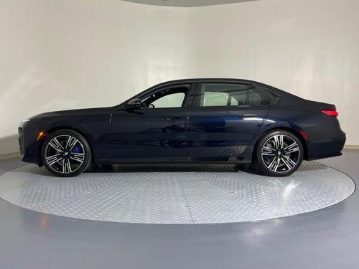 2026 BMW 740 i