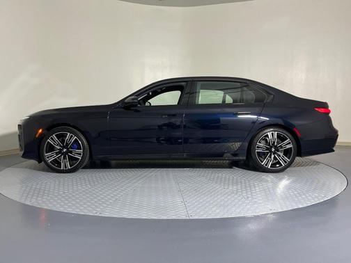 2026 BMW 740 i