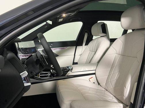 2026 BMW 740 i