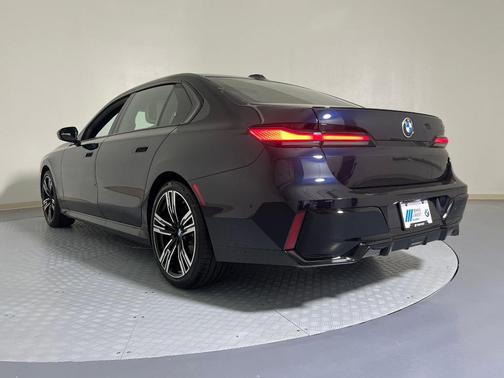 2026 BMW 740 i