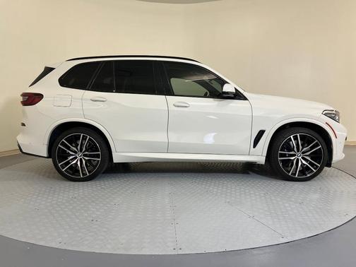 2021 BMW X5 M50i