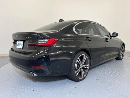 2022 BMW 330 i
