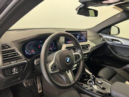 2025 BMW X4 xDrive30i