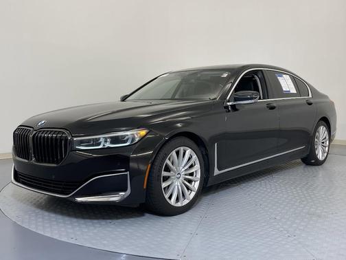 2022 BMW 740 i