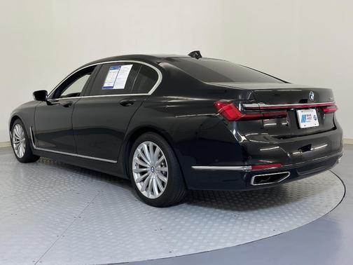 2022 BMW 740 i