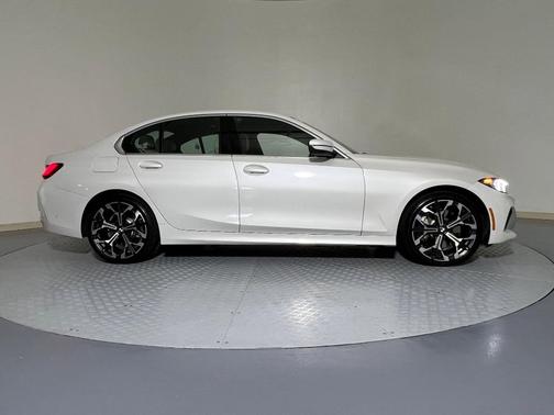 2025 BMW 330 i xDrive
