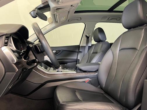 2022 Audi Q7 55 Premium Plus