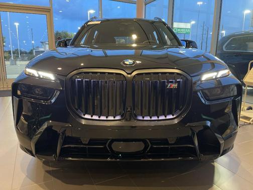 2025 BMW X7 M60i