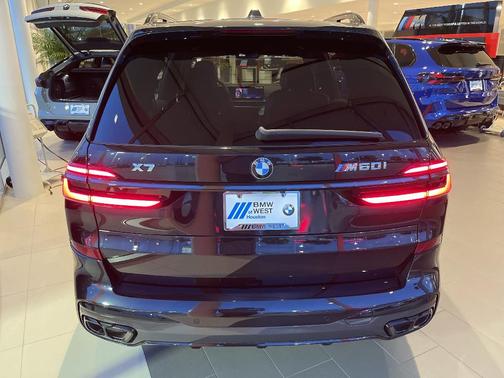 2025 BMW X7 M60i