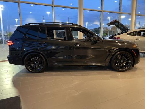 2025 BMW X7 M60i