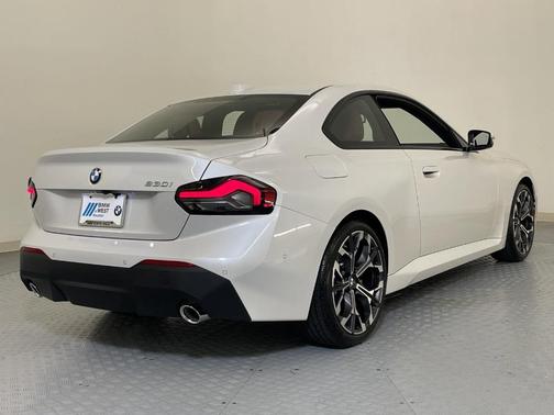 2025 BMW 230 i