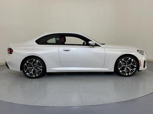 2025 BMW 230 i