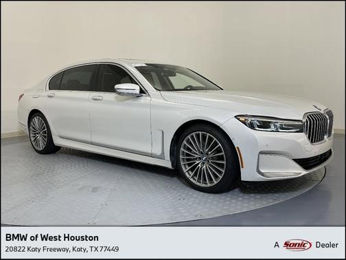 2022 BMW 740 i