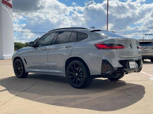2023 BMW X4 xDrive30i