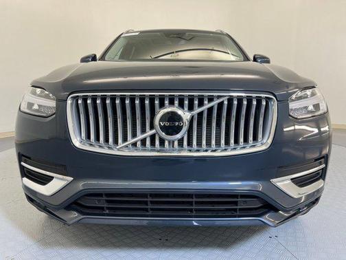 2025 Volvo XC90 B5 Core