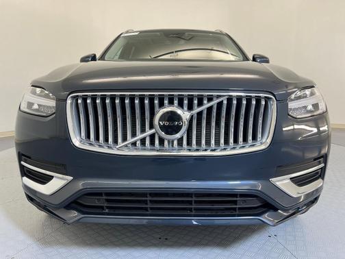 2025 Volvo XC90 B5 Core
