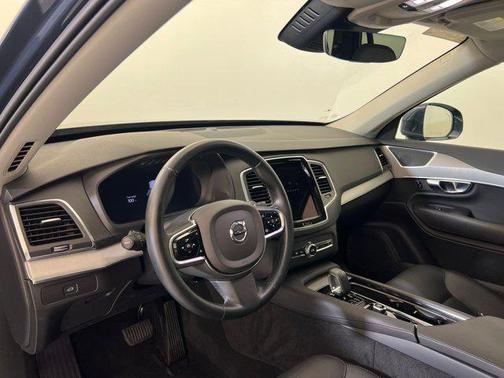 2025 Volvo XC90 B5 Core