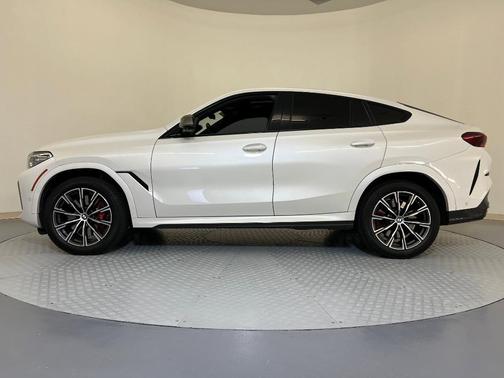 2022 BMW X6 M50i