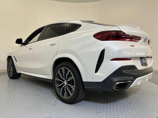 2022 BMW X6 M50i