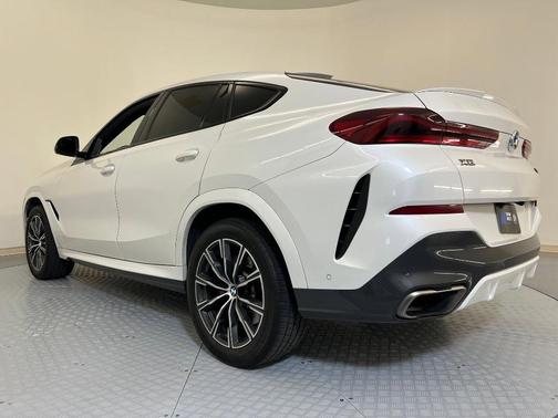 2022 BMW X6 M50i