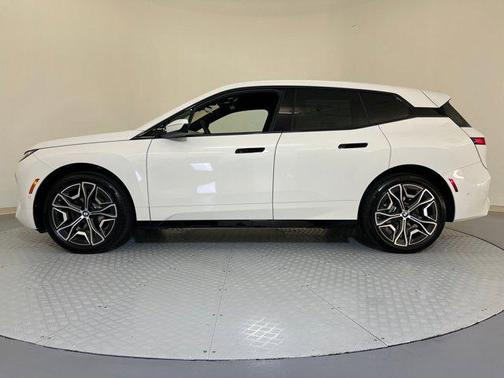 2026 BMW iX xDrive60