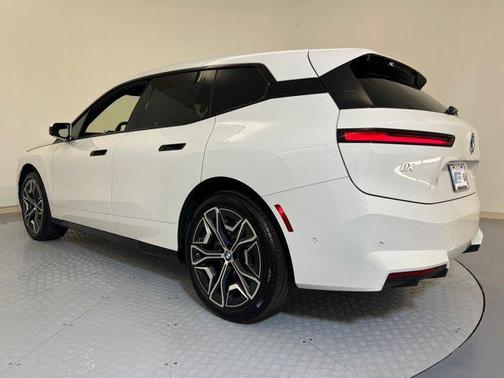 2026 BMW iX xDrive60