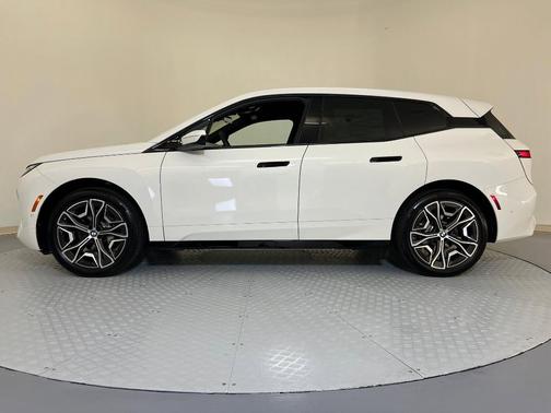 2026 BMW iX xDrive60