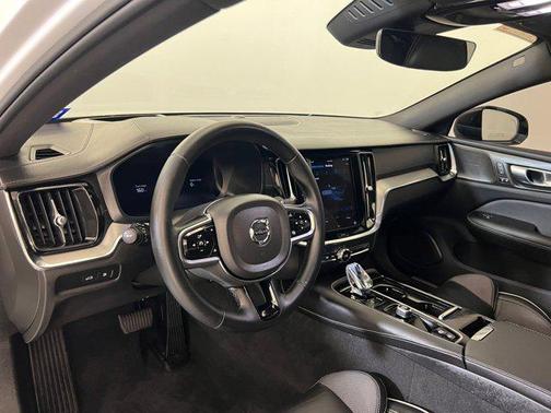 2024 Volvo S60 Recharge Plug-In Hybrid T8 Ultimate Black Edition