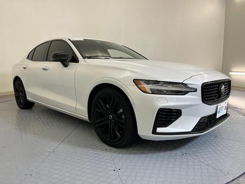2024 Volvo S60 Recharge Plug-In Hybrid T8 Ultimate Black Edition
