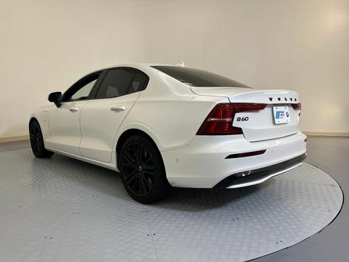 2024 Volvo S60 Recharge Plug-In Hybrid T8 Ultimate Black Edition